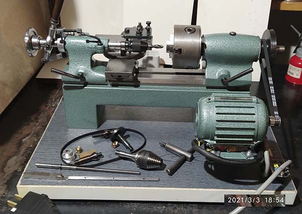 Фото токарного настільного верстата 1600 Фото токарного настільного верстата 1600